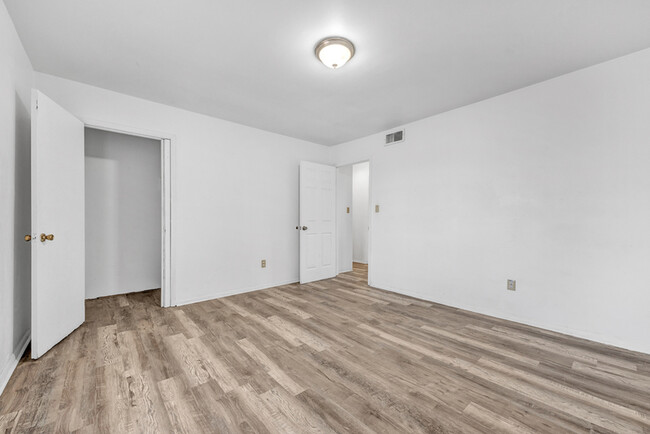 Building Photo - 425 11th St SW