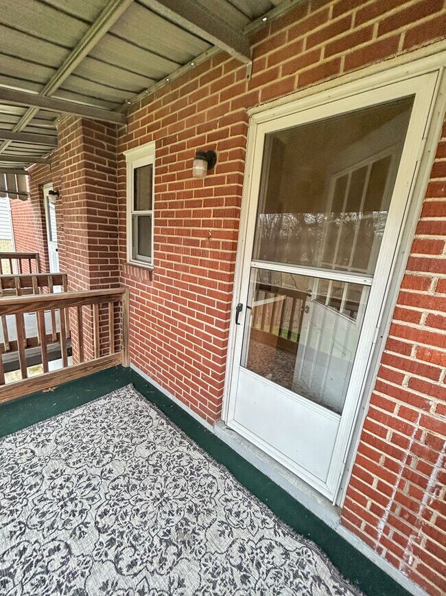 Building Photo - 1028 Fleming St