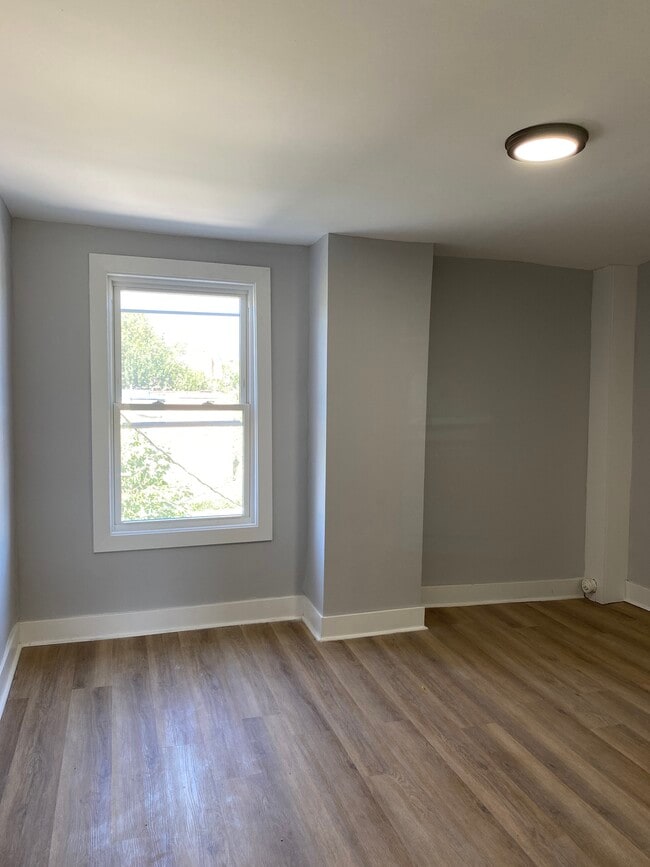 Building Photo - 1504 McHenry St