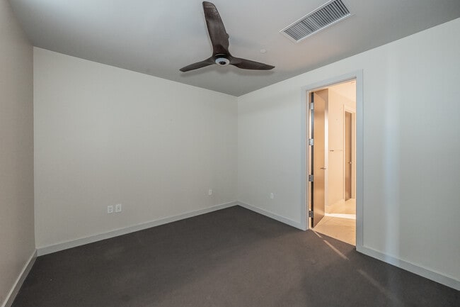 Building Photo - 2600 W 7th St