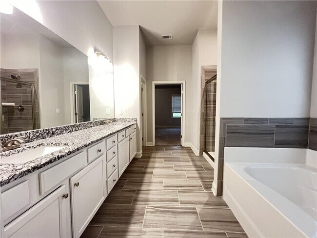 Building Photo - 4675 Silver Oak Dr SW