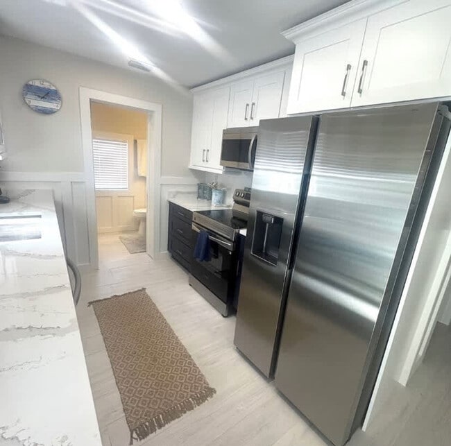 Building Photo - 3006 Gulf Dr