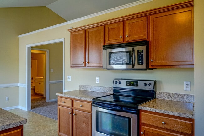 Building Photo - Ranch Home | Back Deck | Fenced In Backyar...