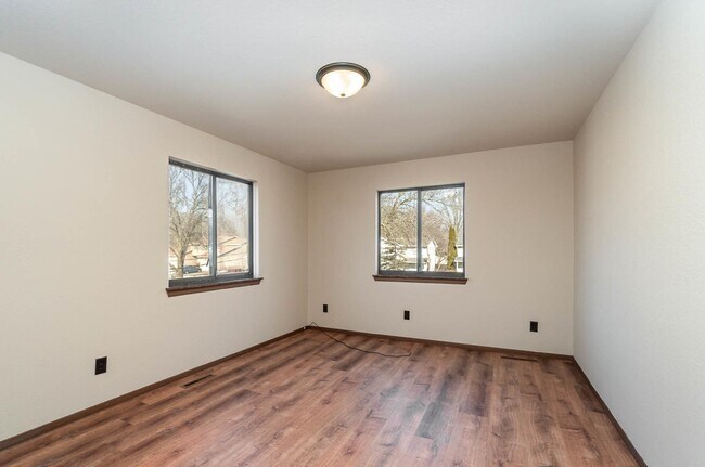 Building Photo - 2 Bedroom Rental Duplex with Attached Garage $1300/month