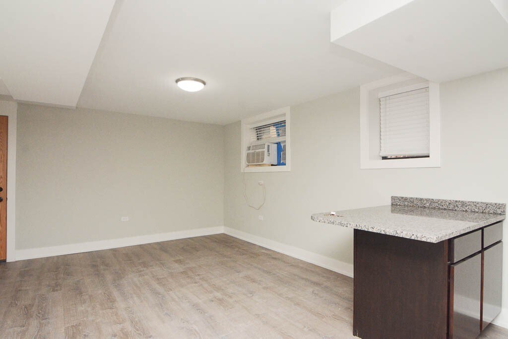 Building Photo - 459 W Belden Ave