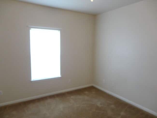 Building Photo - Nice 4 bedroom house close to down town!