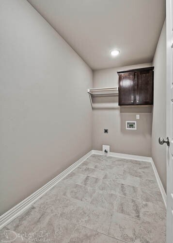 Building Photo - BEAUTIFUL BENTONVILLE HOME - LARGE FENCED IN YARD - BONUS ROOM UPSTAIRS