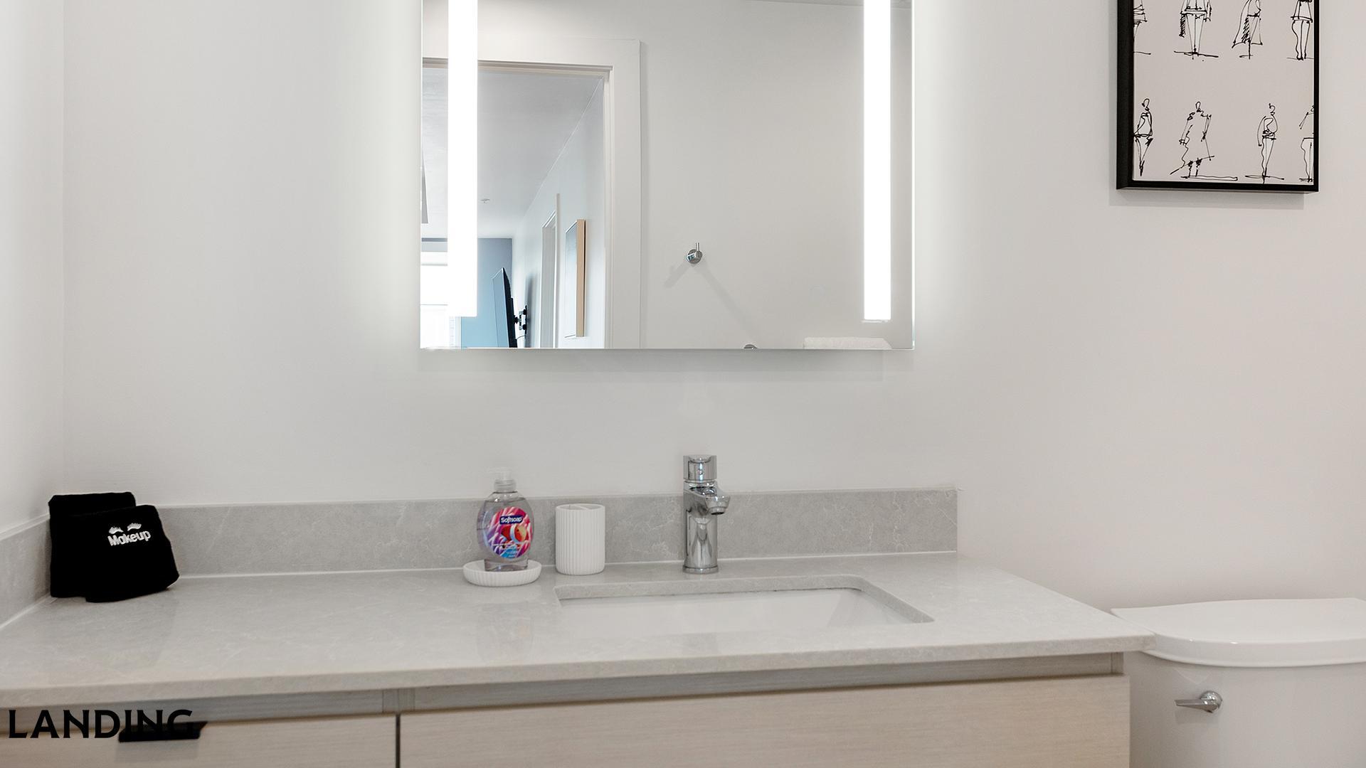 Building Photo - 707 S Farmer Ave