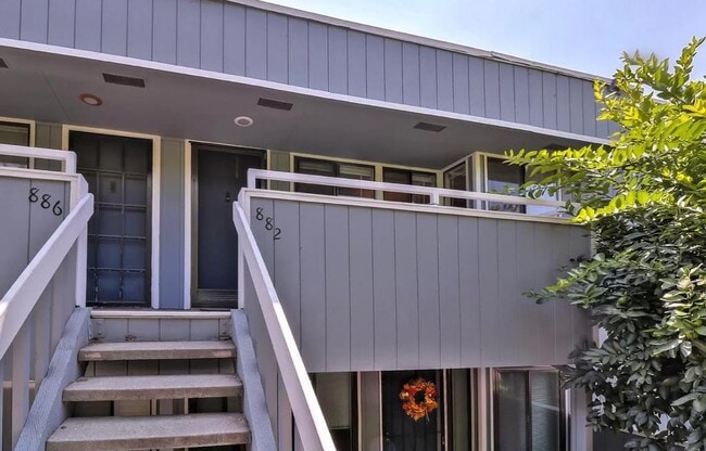 Building Photo - 882 La Barbera Dr