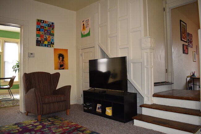 livingroom - 408 W Elm St