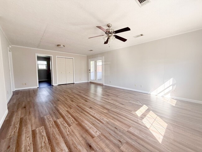 Building Photo - Spacious 3-Bedroom Home with Screened-In Porch and Ample Parking in Cookeville