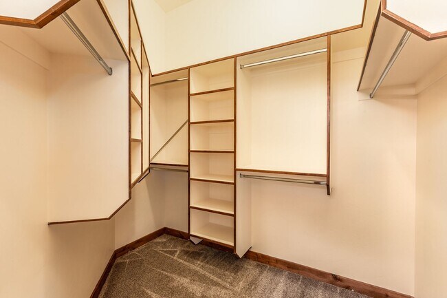 Building Photo - Freshly Renovated Deer Mountain Home for Rent NOW!