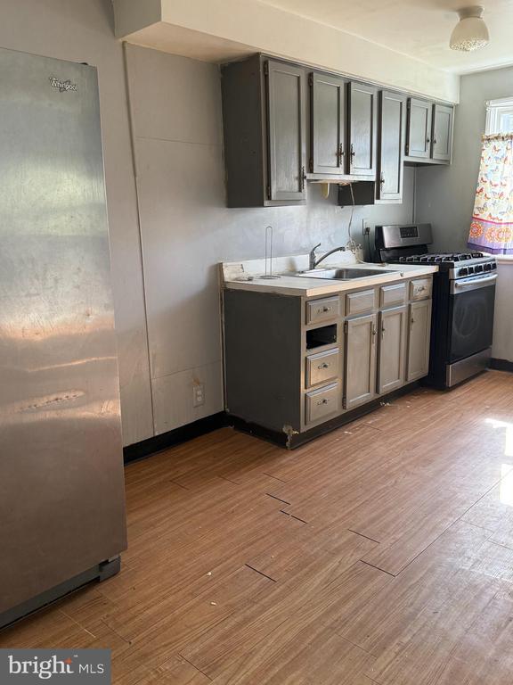 Building Photo - 557 Wiltshire Rd