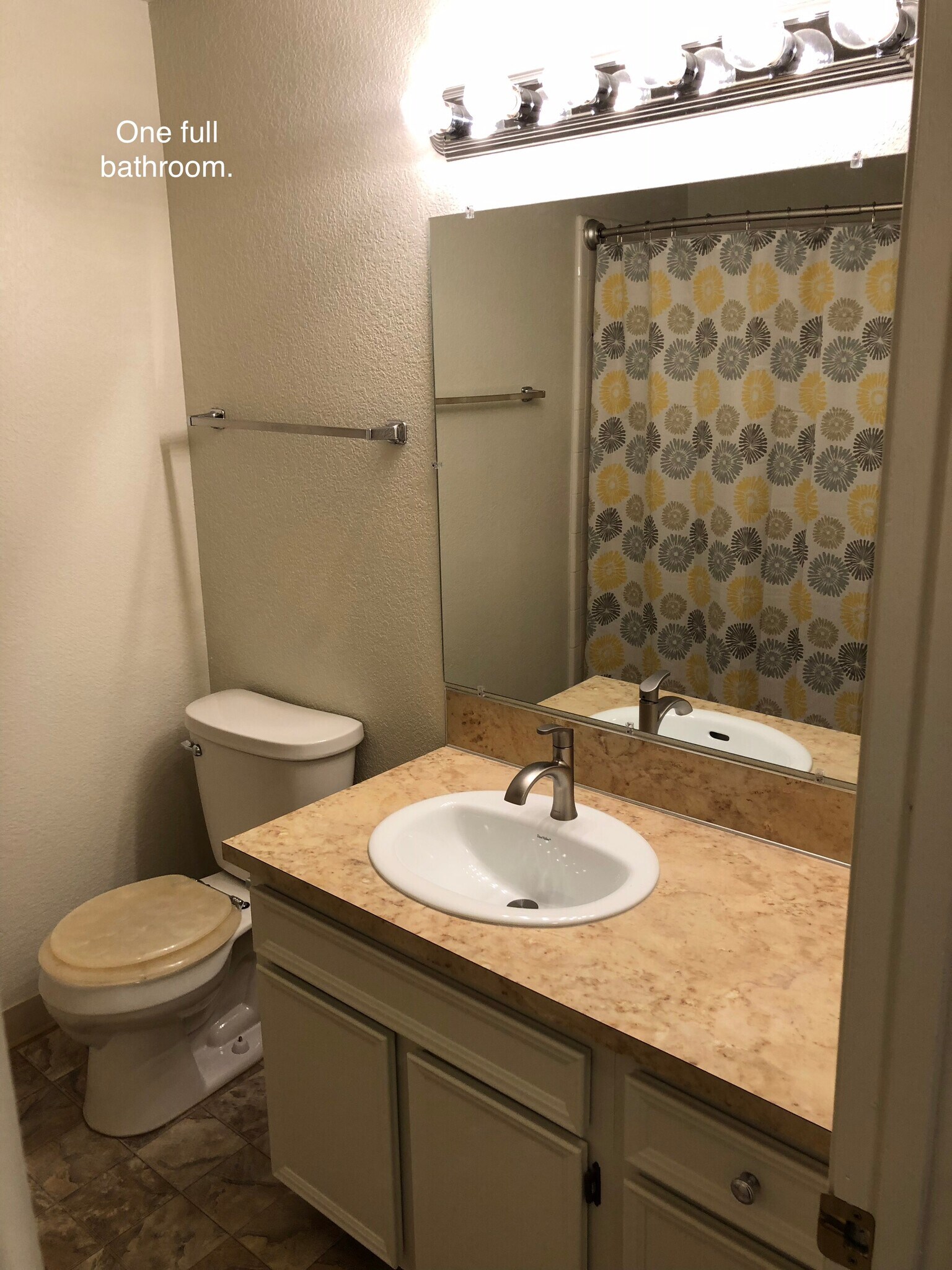 Building Photo - 583 Amanita St