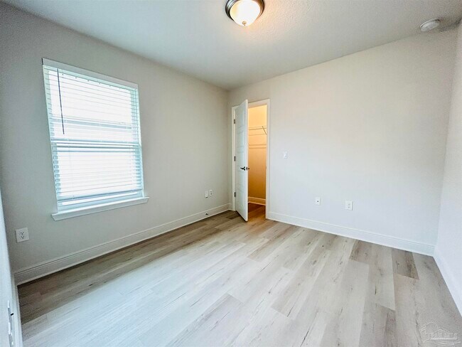 Building Photo - 1715 Leigh Lp