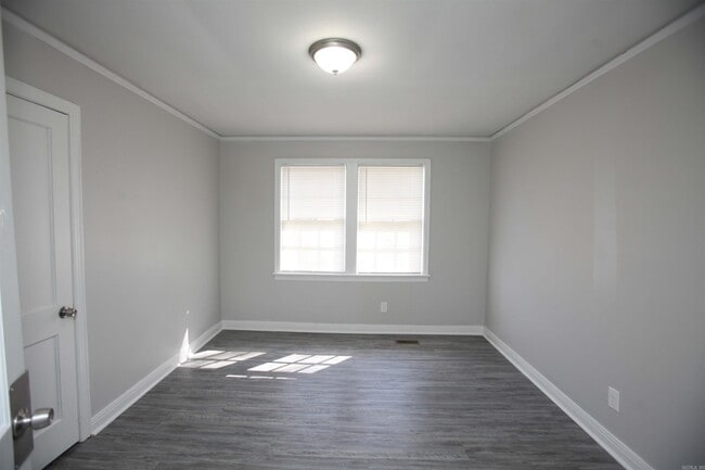 Building Photo - 1814 Moss St