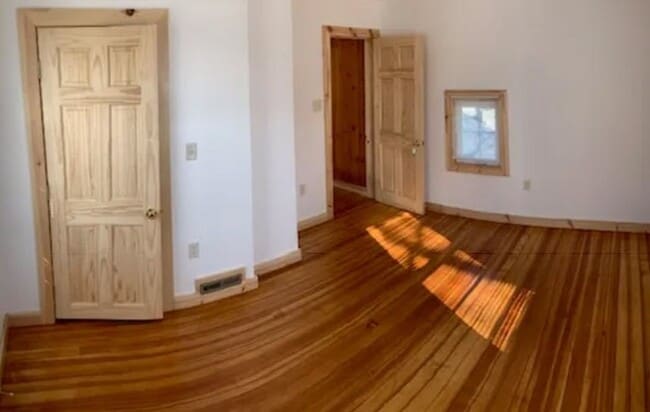 Building Photo - 72 Russell St