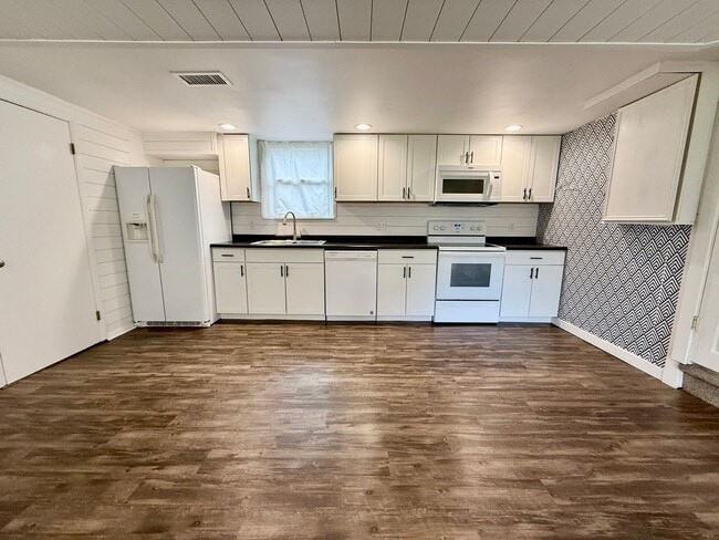 Building Photo - Four Bedroom Home in Kalamazoo