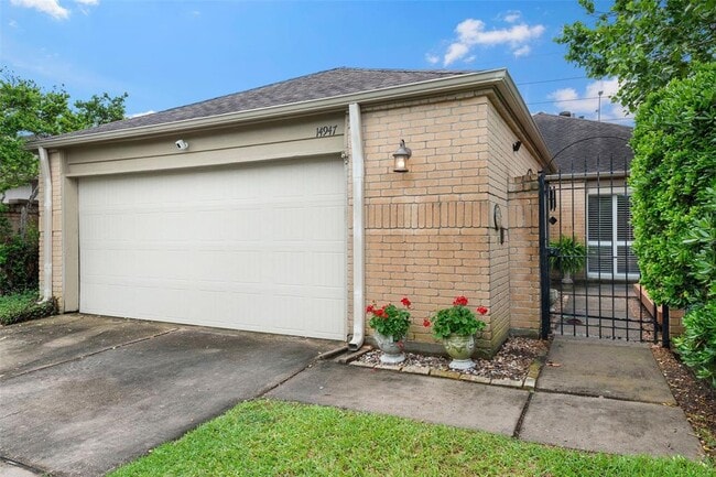 Building Photo - 14947 Heritage Wood Dr