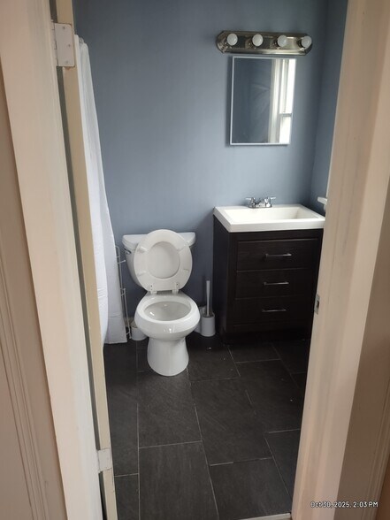 Building Photo - 218 Lawrence St