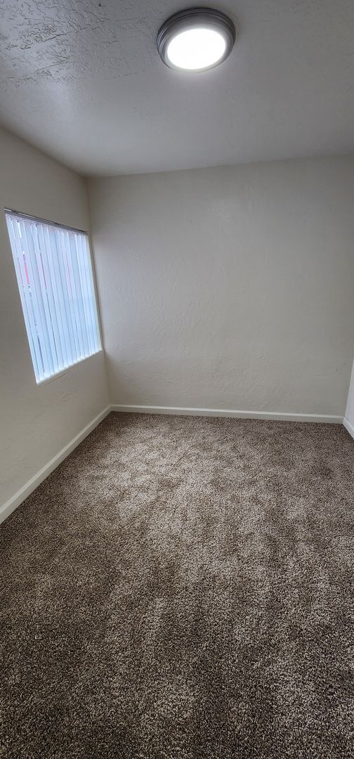 Building Photo - 2 bed, 1 bath