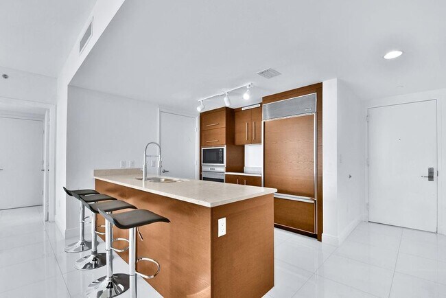 Building Photo - 475 Brickell Ave