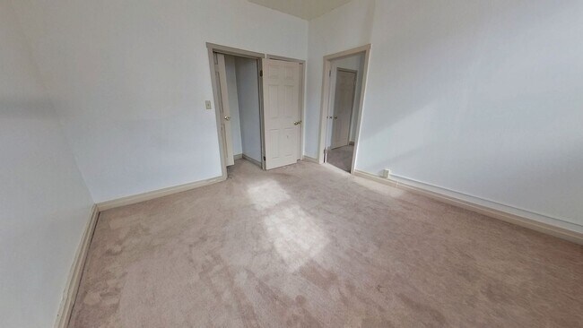 Building Photo - Spacious 2 Bedroom Apartment with Finished Loft