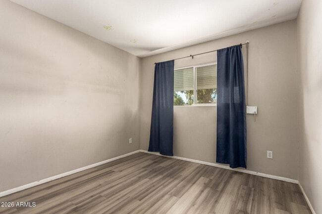 Building Photo - 105 E Manhatton Dr