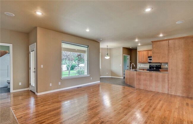 Building Photo - 89 Springhill Dr