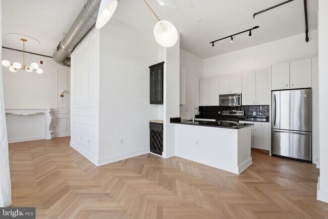 Building Photo - 520 John Carlyle St