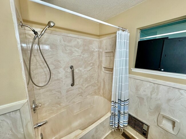 Building Photo - 307 N Union Ave