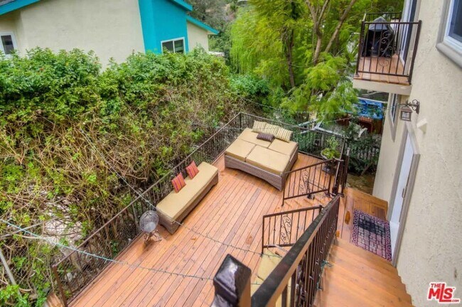 Building Photo - 4536 Ensenada Dr