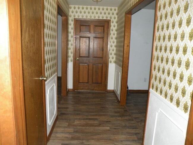 Building Photo - 785 Bader Dr