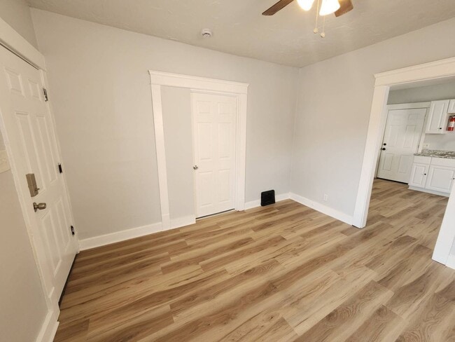 Building Photo - 12709 Parkhill Ave