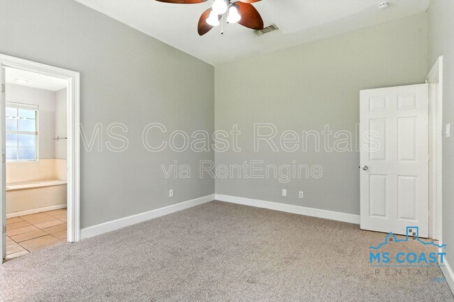 Building Photo - 11360 Creek Dr