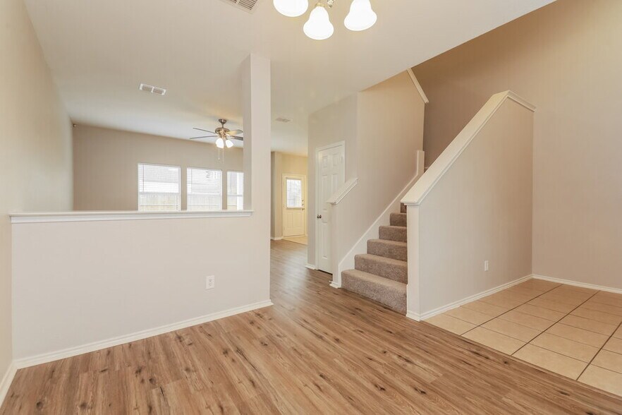 Building Photo - 2026 Gardenia Dr