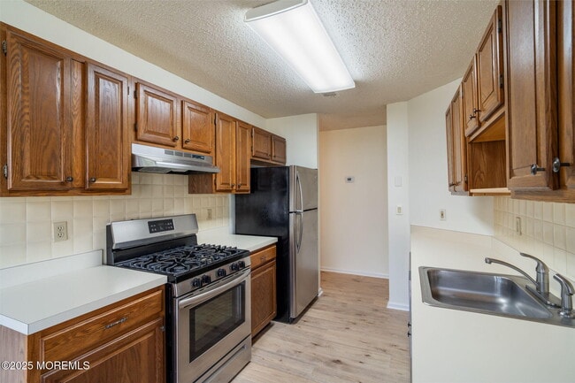 Building Photo - 7 Tamarack Ct