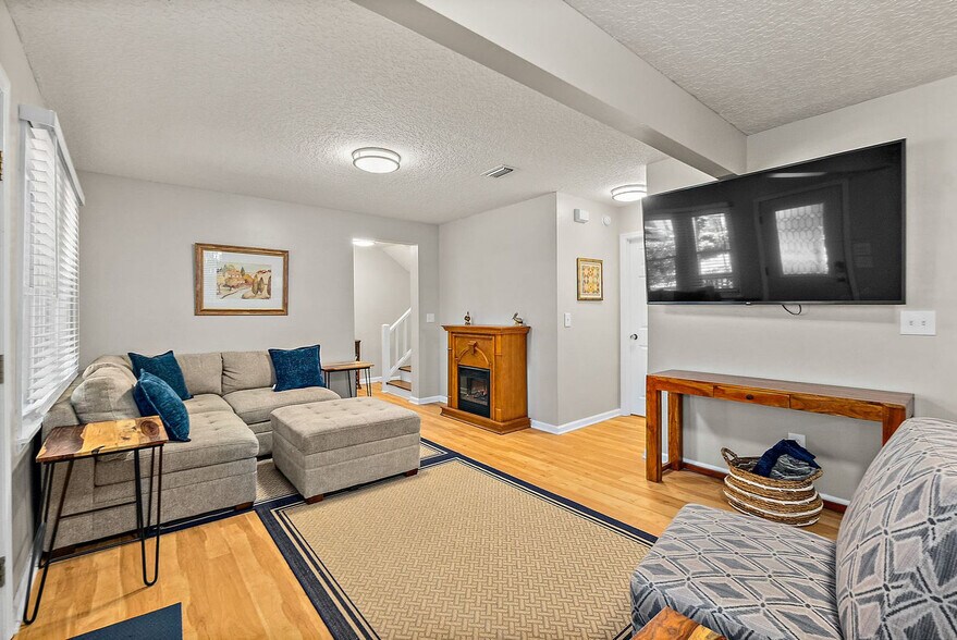 Building Photo - 12 Sylvan Dr