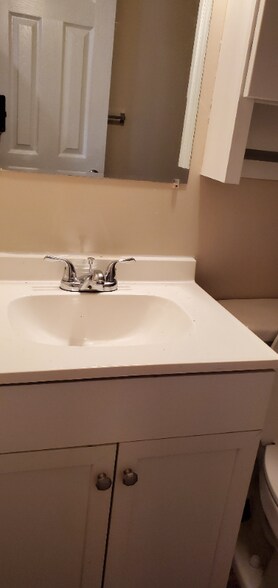 Building Photo - 615 Lexington Ave