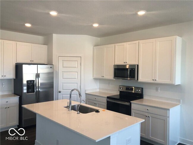 Building Photo - 6396 Apperson Dr