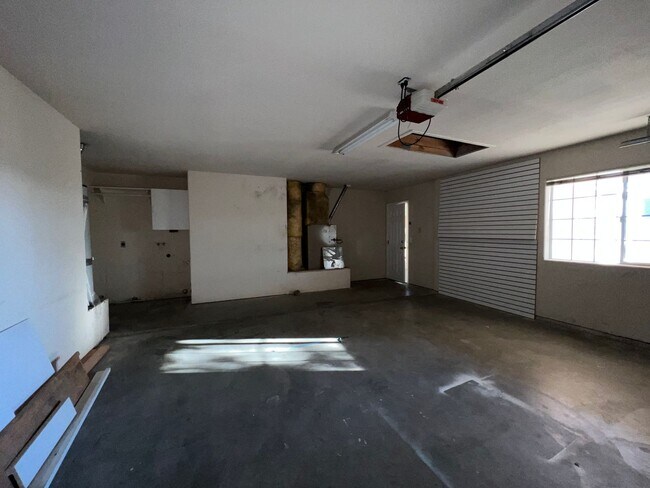 Building Photo - 420 Olive Ave
