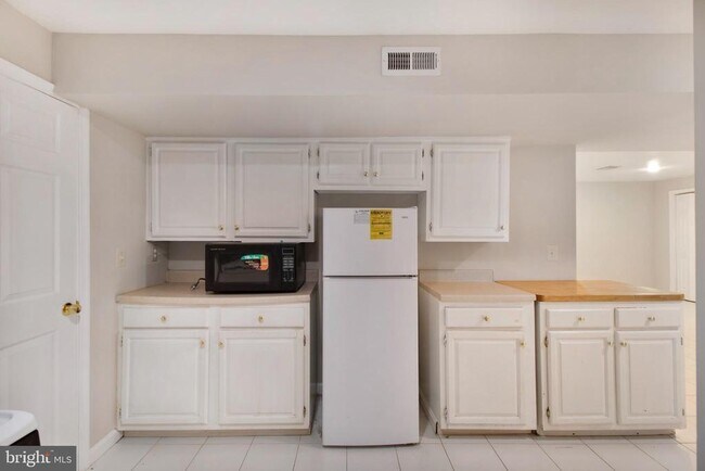 Building Photo - 13920 Wagon Way