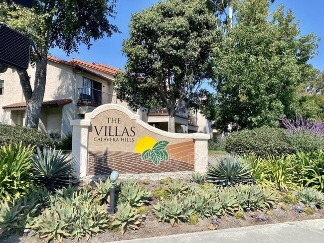 Building Photo - 2850 Englewood Way