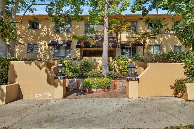 Building Photo - 1615 N Laurel Ave