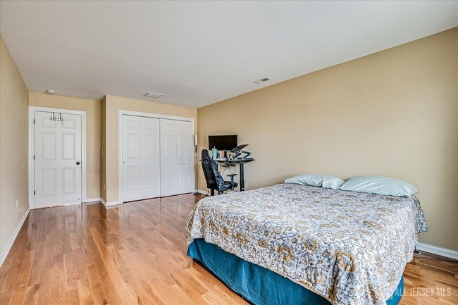 Building Photo - 169 Metuchen Ave