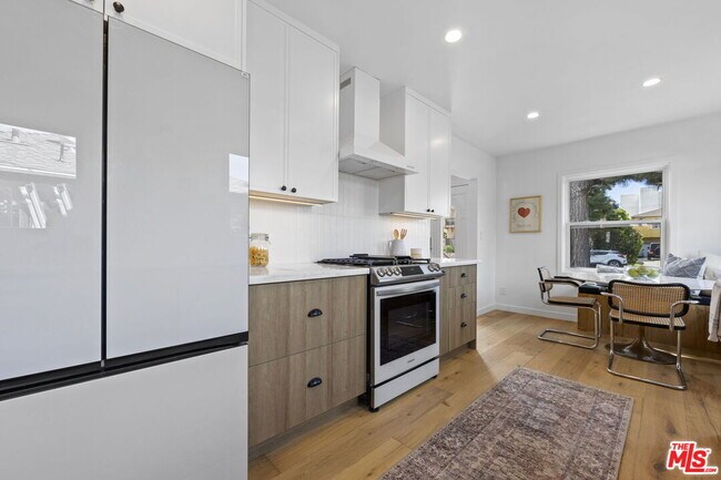 Building Photo - 3908 Bentley Ave