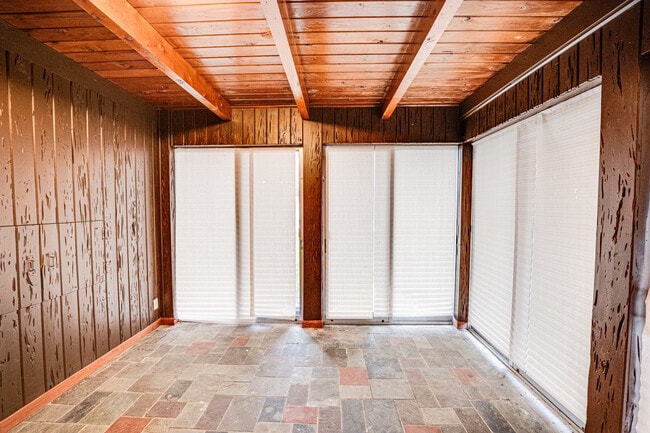 Building Photo - 3235 W 157th St