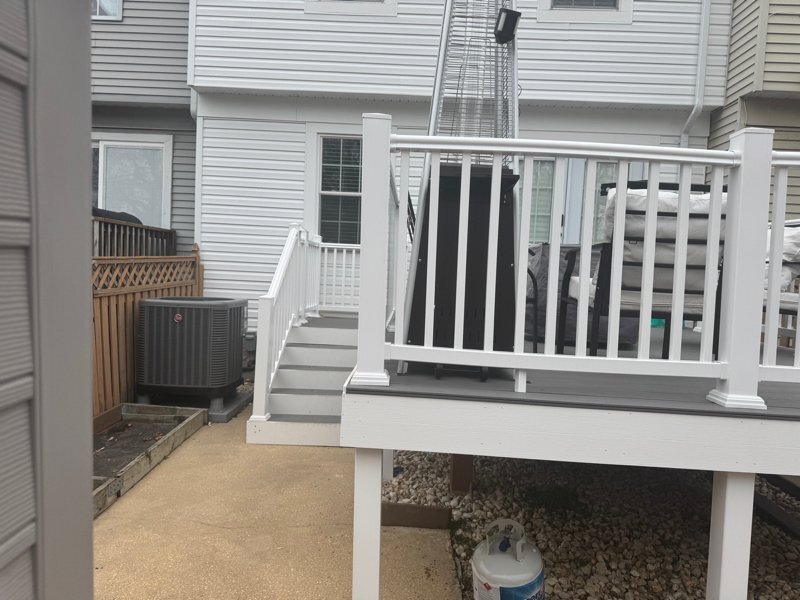 Building Photo - 1913 Newhaven Dr