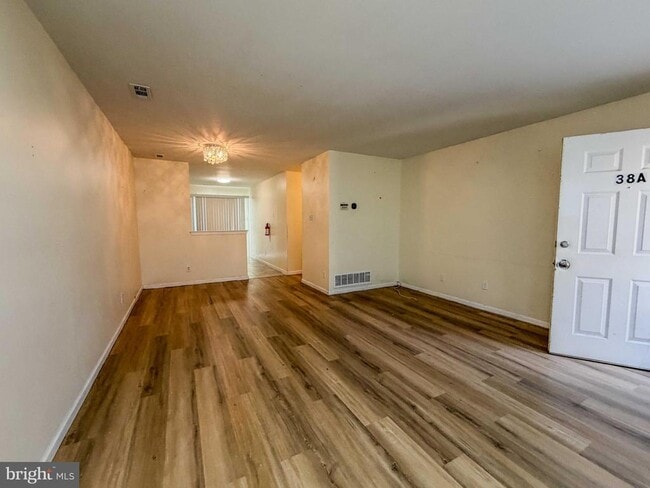 Primary Photo - 38 Hopewell Ln