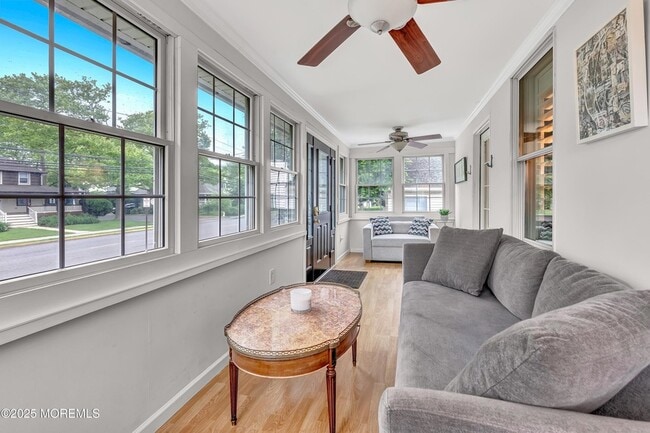 Building Photo - E370 E Main St